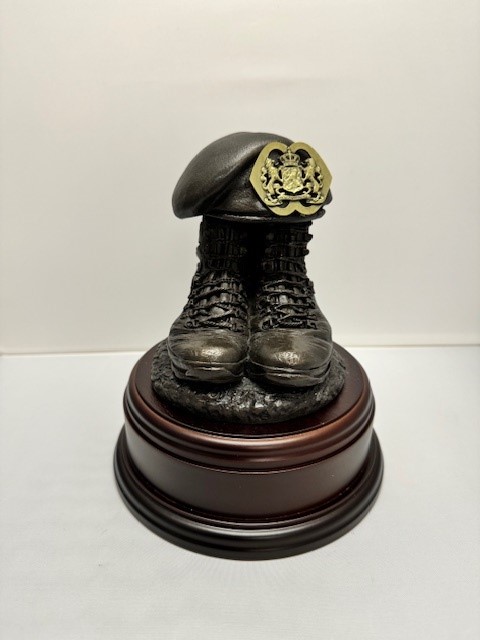 Boots and Beret 10 Natres Brons