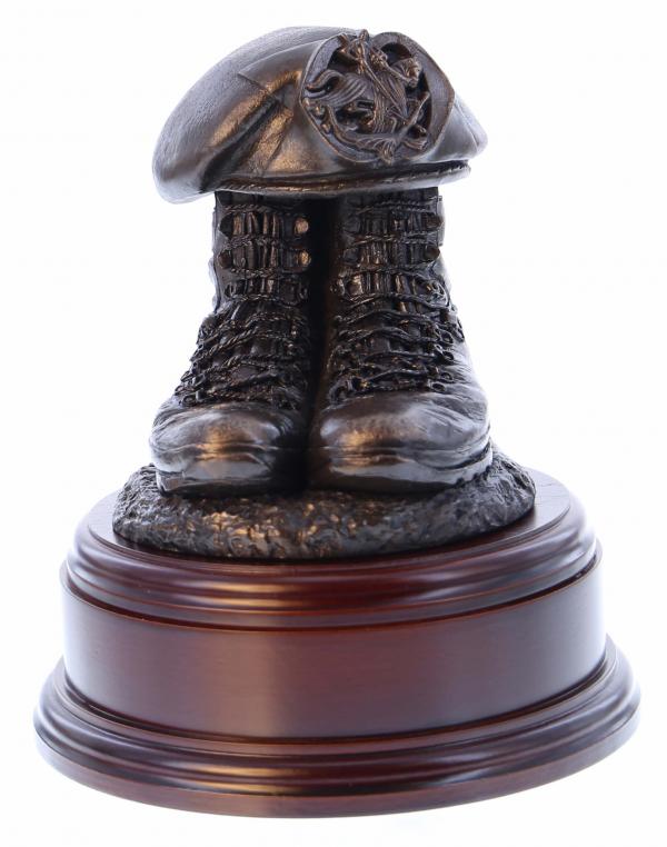 Boots and Beret 42 BVE Cavalerie brons