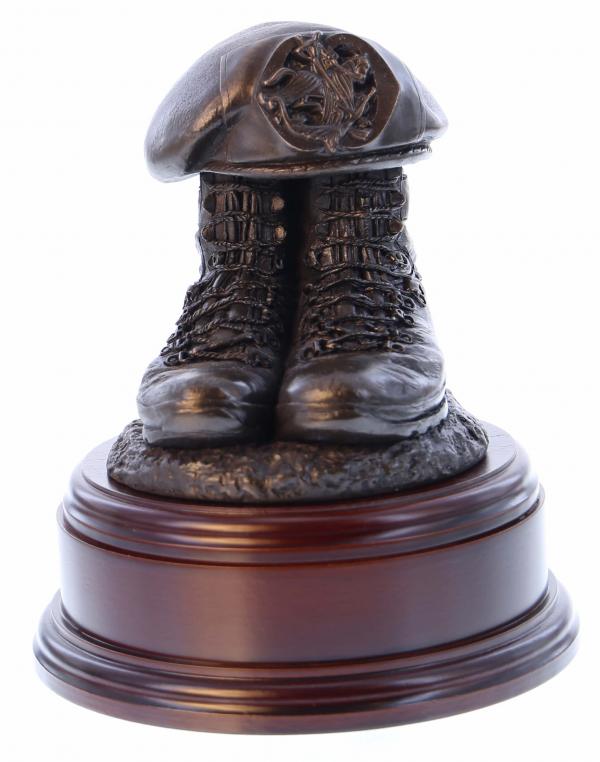 Boots and Beret Cavalerie 414 Tankbat Brons